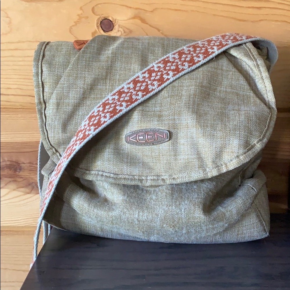 Keen Hybrid Messenger Purse